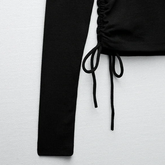 Spotted on Sophie: ZARA RIBBED TOP WITH GATHER DETAIL - Picture 12 of 13